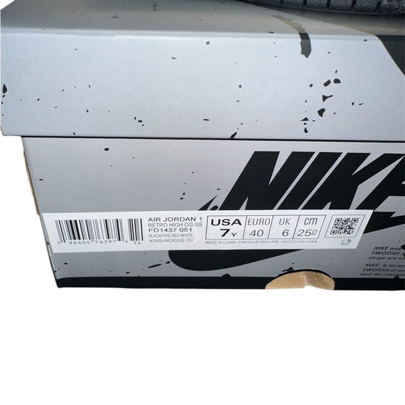Jordan 1 Retro High OG - Picture 11 of 11